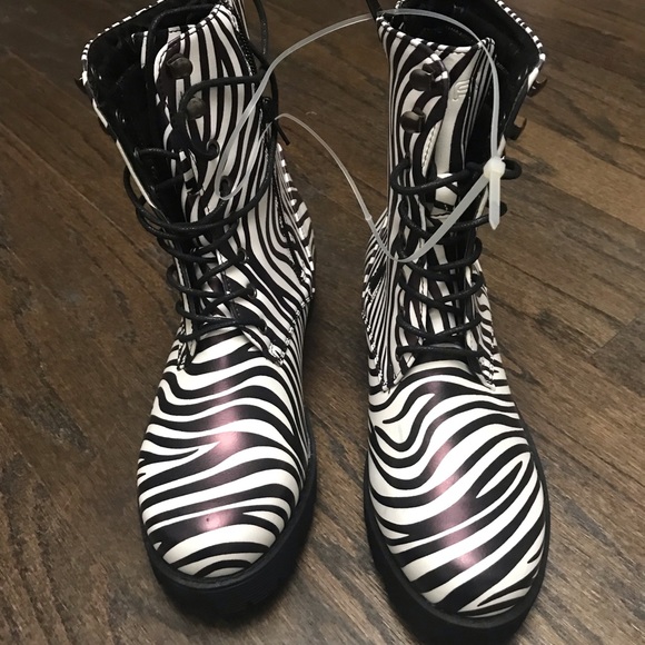 CINAK WOMEN COMBAT ANKLE BOOTS WITH ZIPPER SIDE POCKET. NEW. EASY WEAR. SIZE 8 - Picture 7 of 7